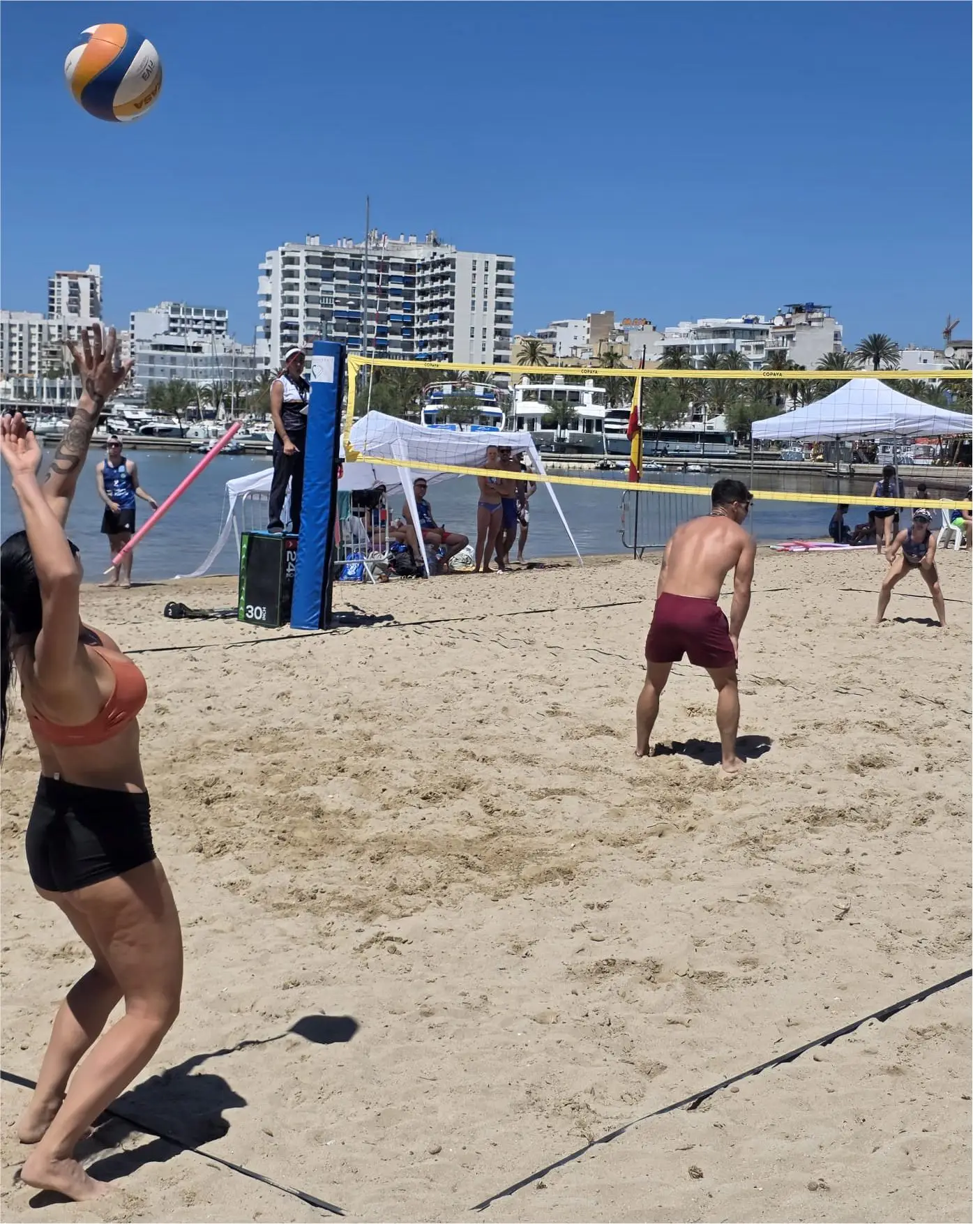 Espectáculo y pasión en la arena: la Liga de Beachvolley 2026 conquista Sant Antoni