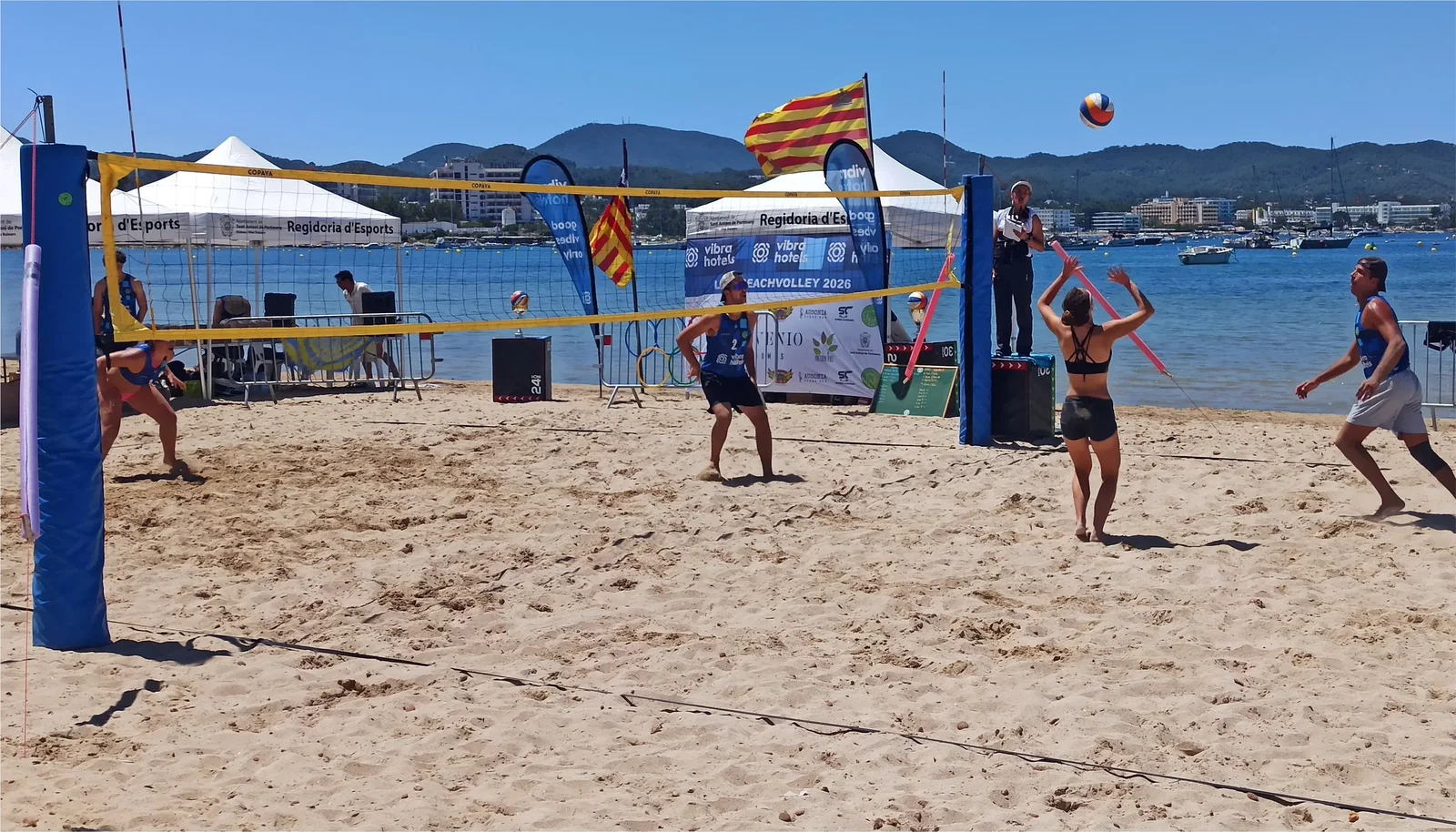 Espectáculo y pasión en la arena: la Liga de Beachvolley 2026 conquista Sant Antoni