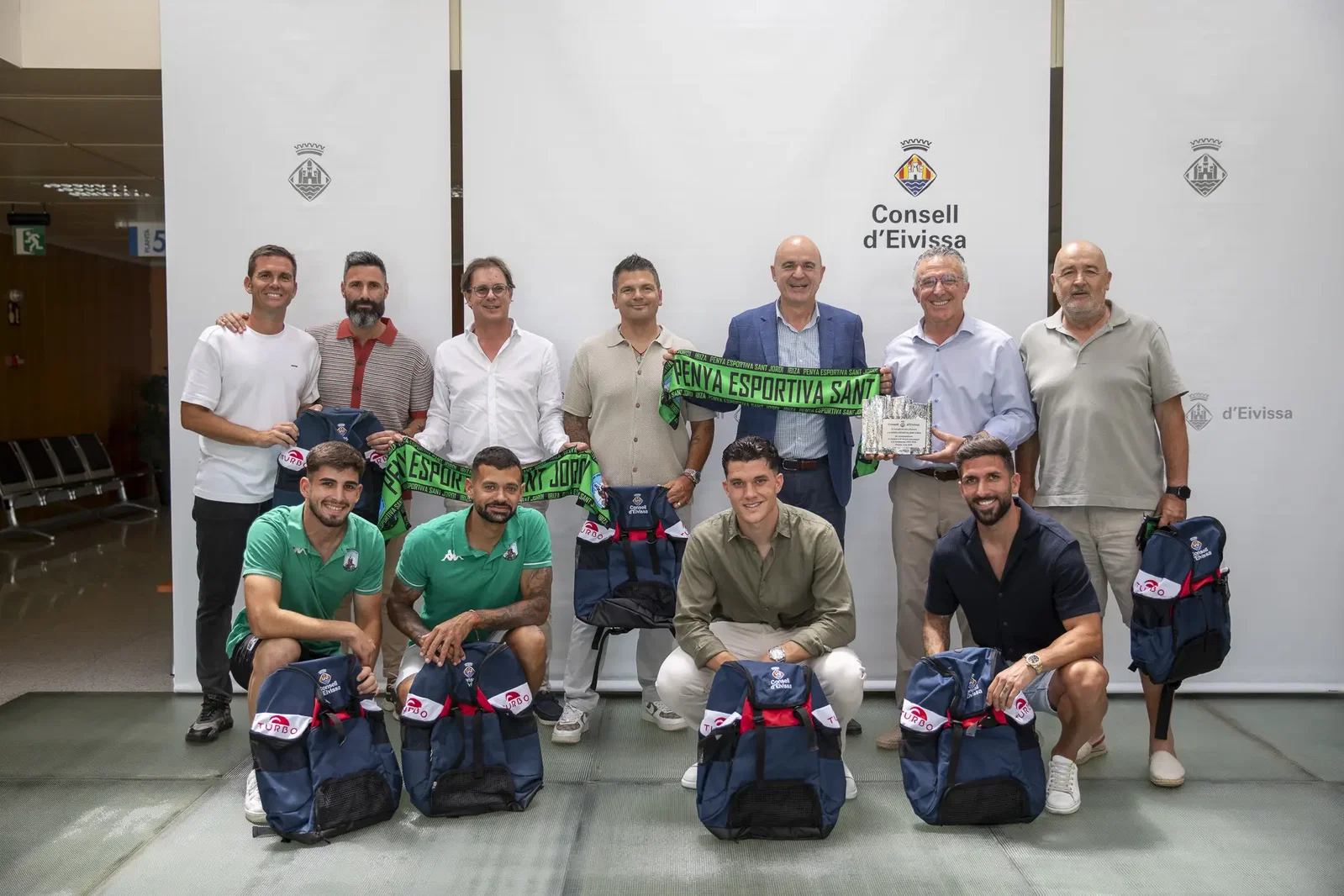 El Consell d’Eivissa rinde homenaje a la PE Sant Jordi por su ascenso a Tercera RFEF