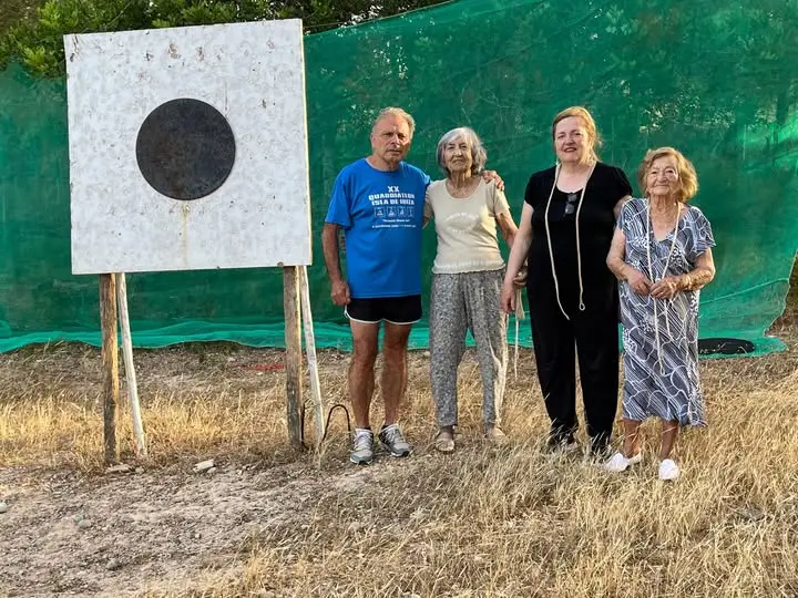 Eterna juventud con la honda: Lali, Catalina y María ponen pasión, tradición y concienciación ambiental en Sant Josep