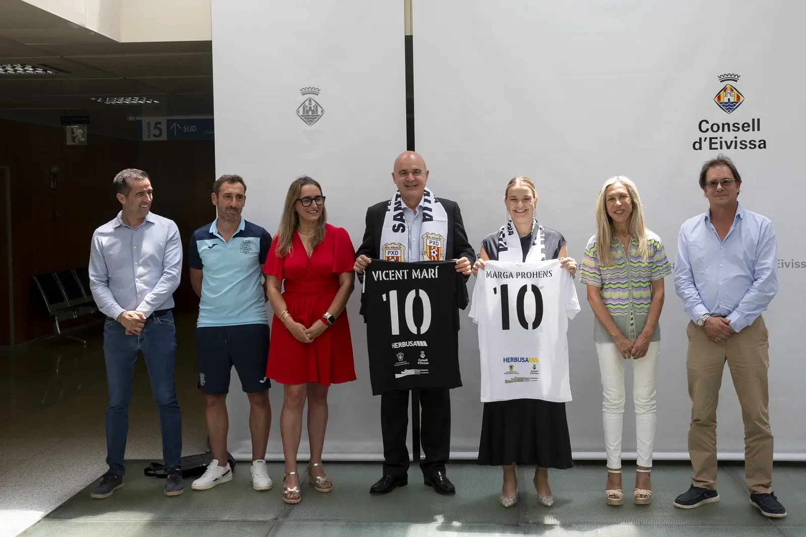 Reconocimiento institucional para la Peña Deportiva Santa Eulària tras un ascenso histórico