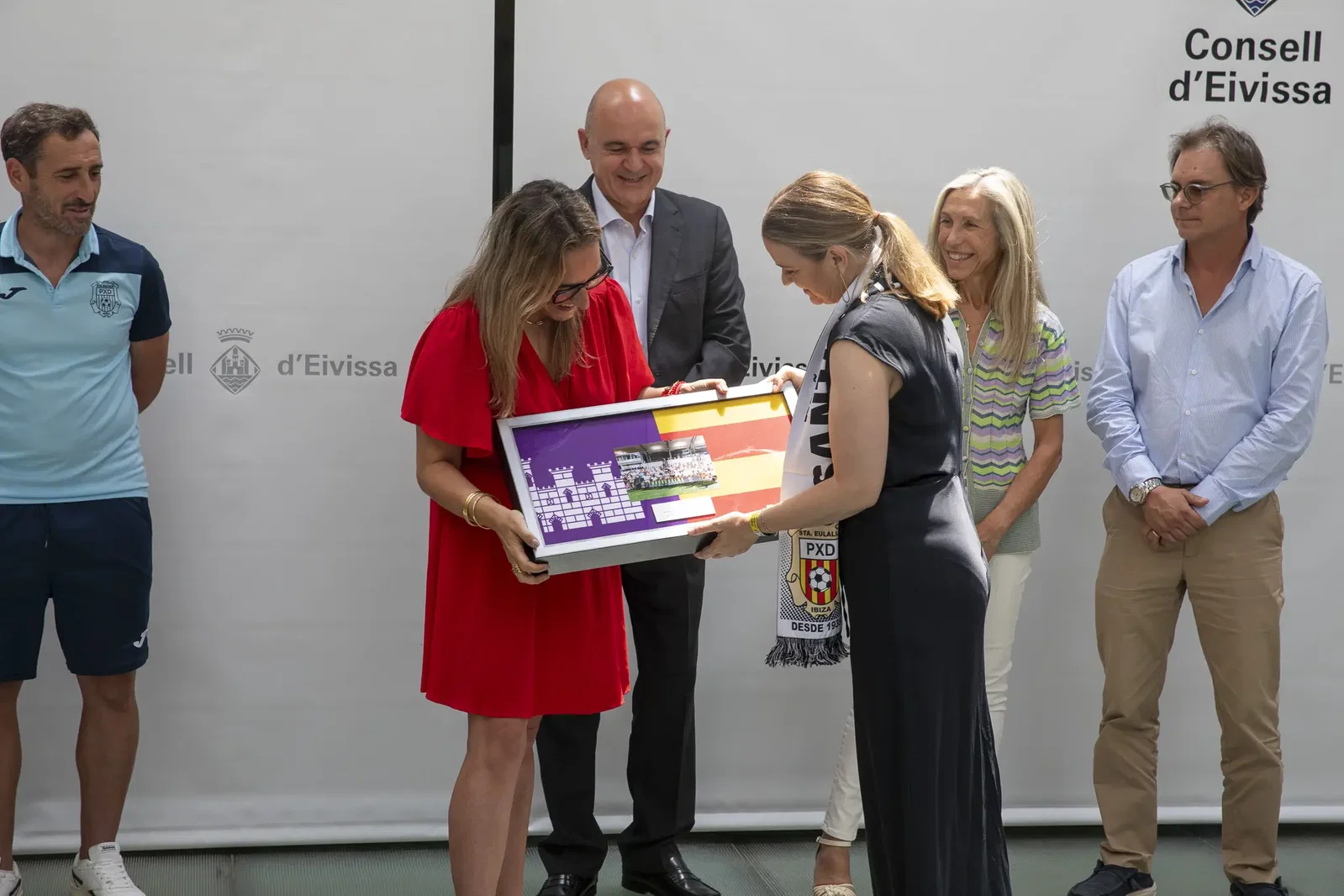 Reconocimiento institucional para la Peña Deportiva Santa Eulària tras un ascenso histórico