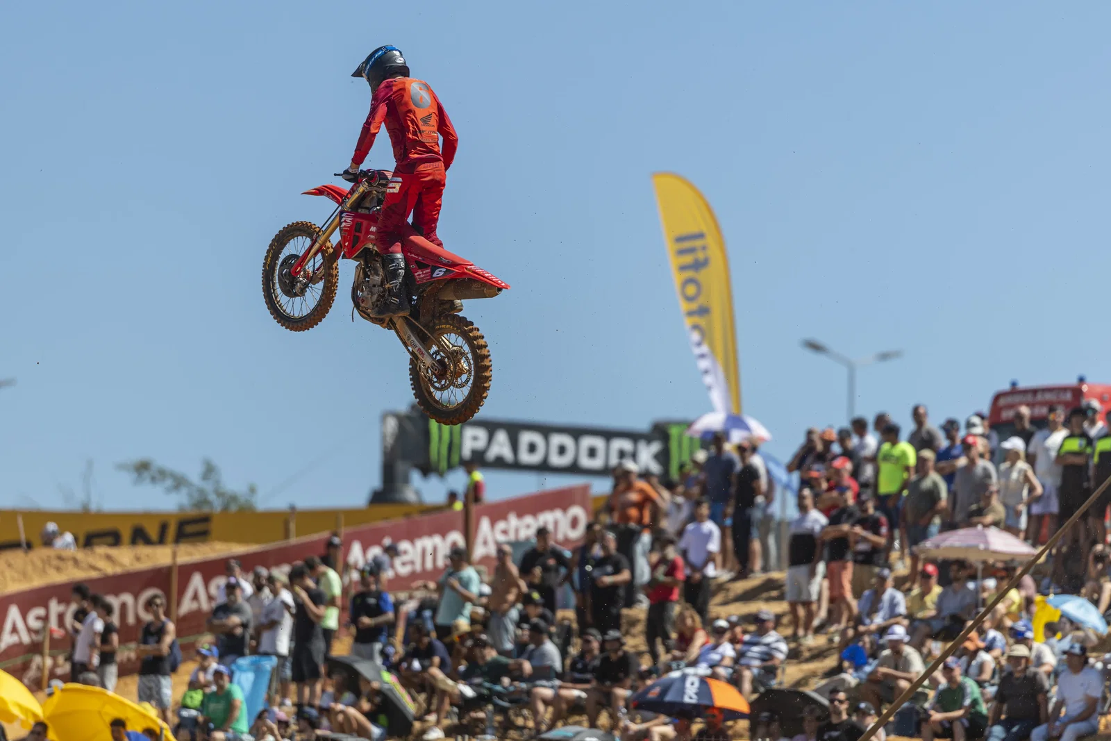 Elías Escandell renace en Portugal: de la camilla del fisio al podio del Europeo de Motocross
