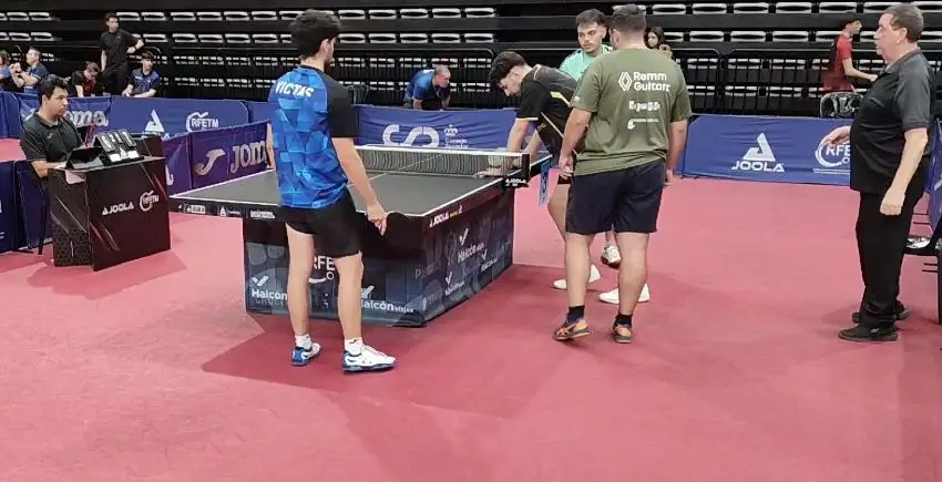 Coraje de campeón: Héctor Saavedra, jugando muy mermado por una lesión en el dobles, consigue dos platas que saben a oro