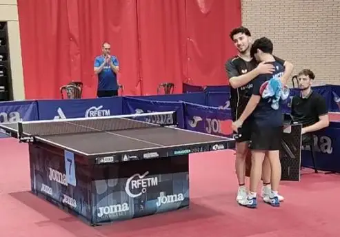 Coraje de campeón: Héctor Saavedra, jugando muy mermado por una lesión en el dobles, consigue dos platas que saben a oro