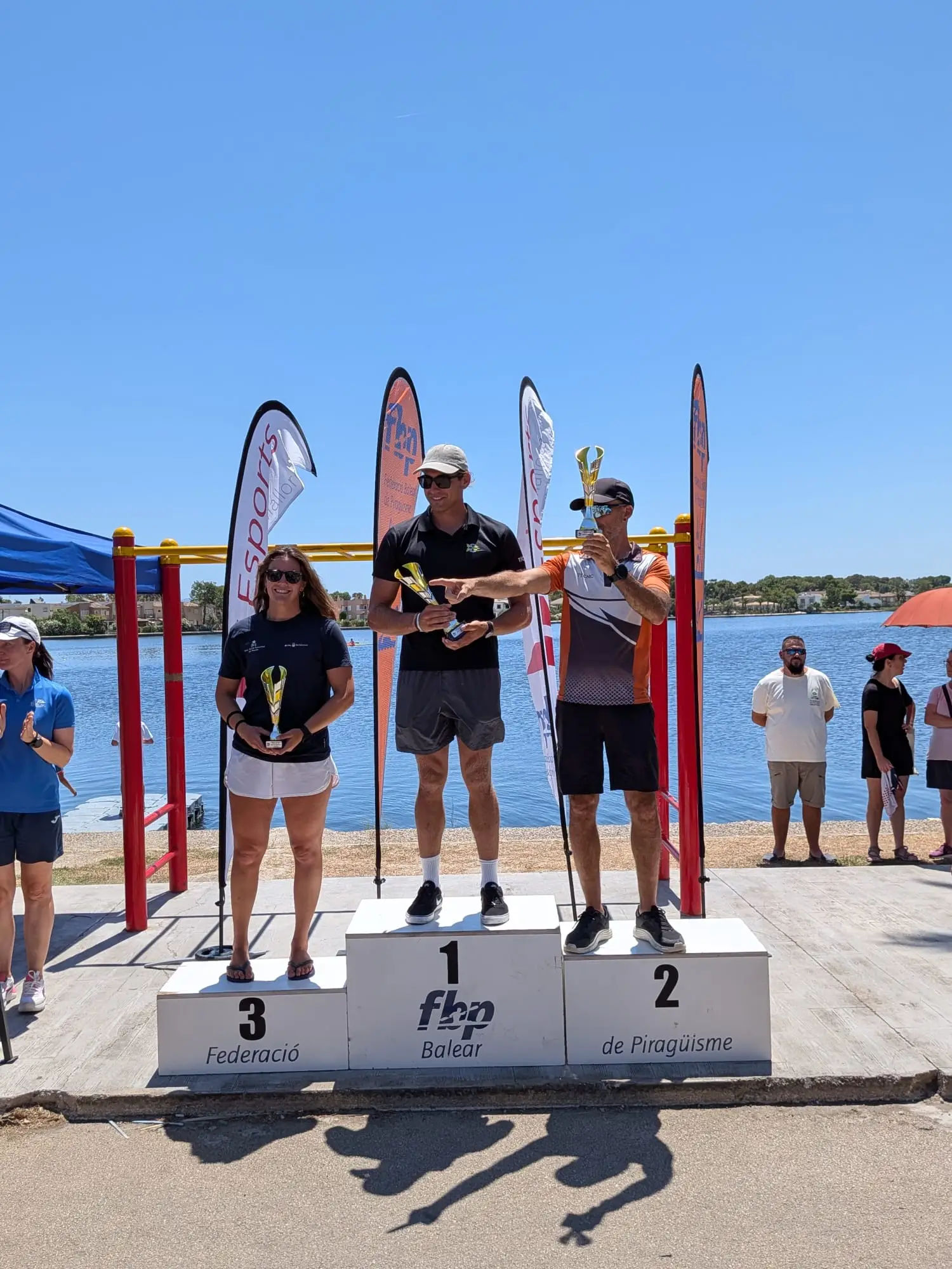 ¡Rumbo al Campeonato de España por todo lo alto! Exhibición de las jóvenes promesas del CNSA en el Lago Esperanza
