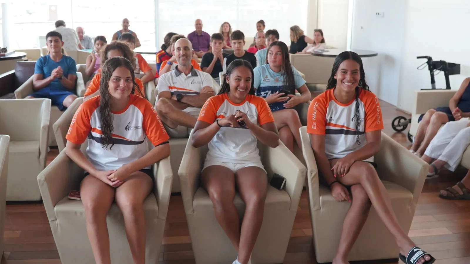 El Club Nàutic Sant Antoni rindió tributo a sus jóvenes palistas tras su gran éxito nacional
