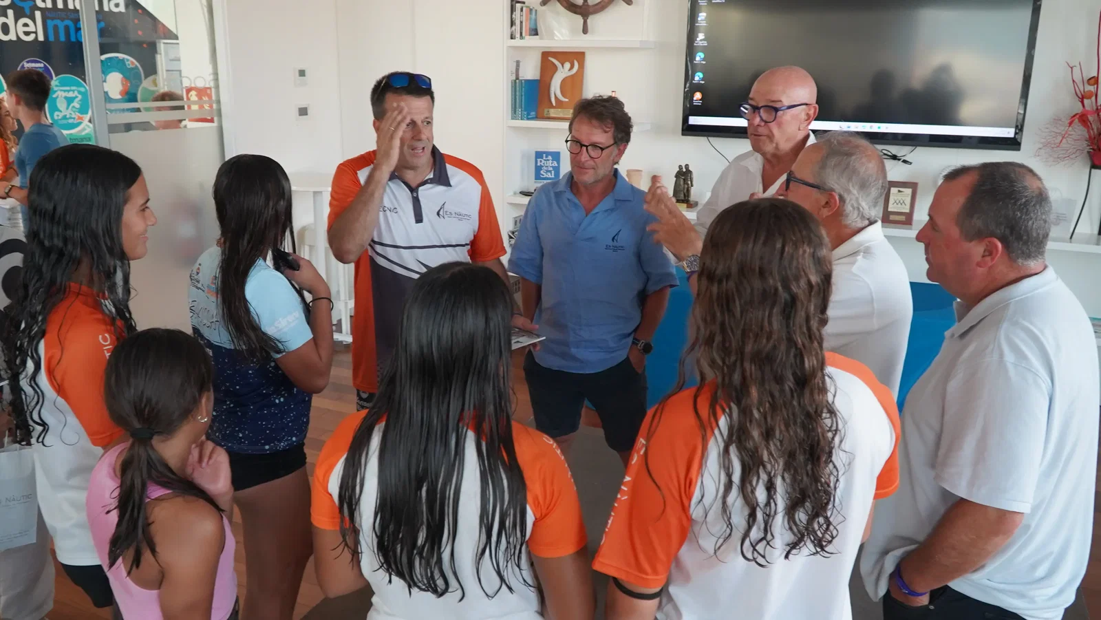 El Club Nàutic Sant Antoni rindió tributo a sus jóvenes palistas tras su gran éxito nacional