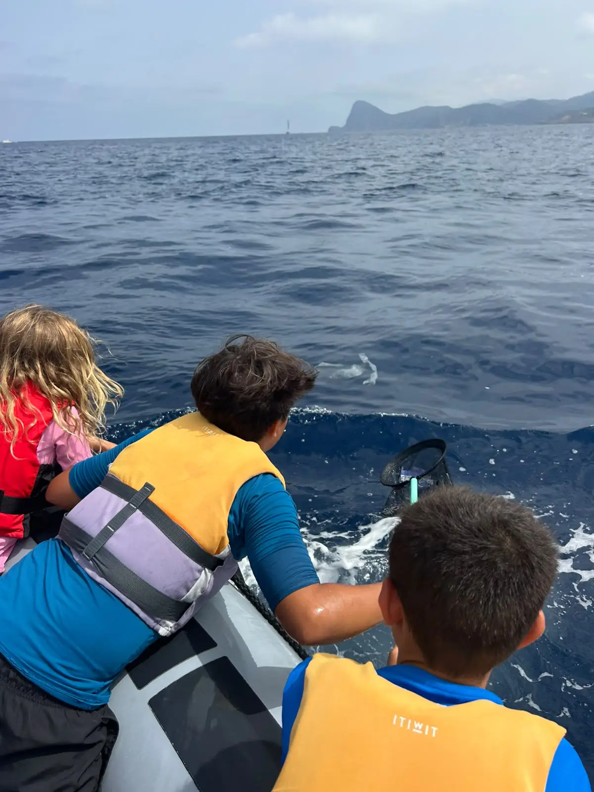 ¡Victoria para nuestra costa! Los jóvenes marineros de Es Nàutic cambian las velas por salabres