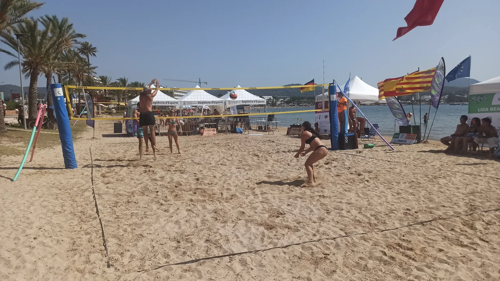 ¡La arena de s'Arenal nos llama de nuevo! Todo a punto para el 5º Torneo de la Liga Beachvolley Ibiza & Formentera