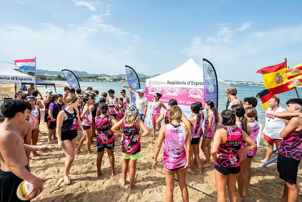 Espectáculo total en s'Arenal: El Torneo Kumharas consagra a Junior y Laura en un día inolvidable
