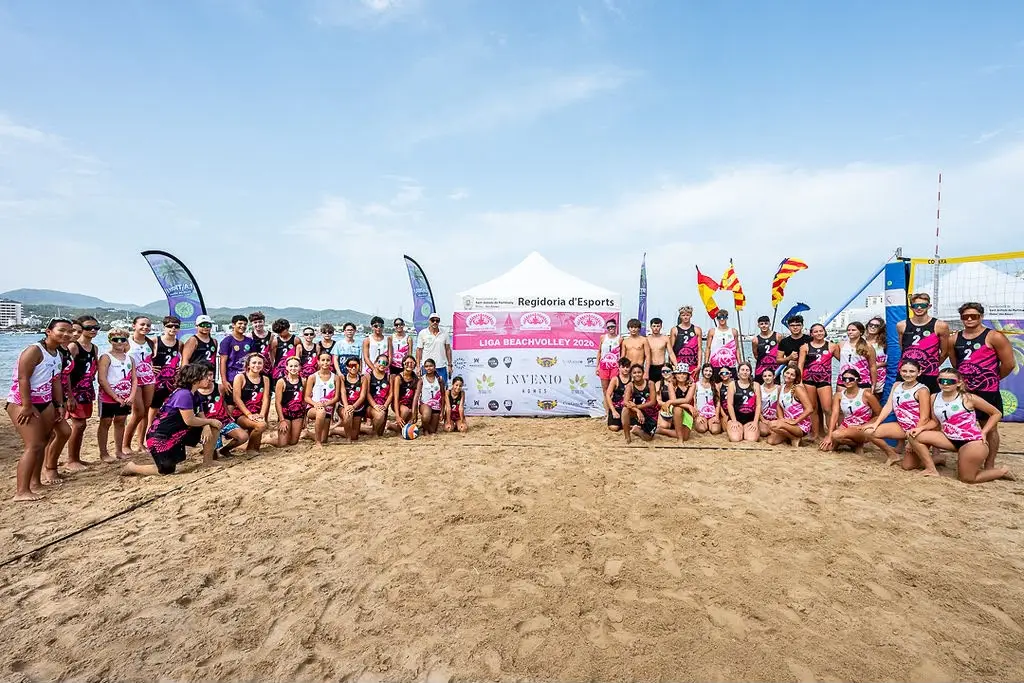 Espectáculo total en s'Arenal: El Torneo Kumharas consagra a Junior y Laura en un día inolvidable