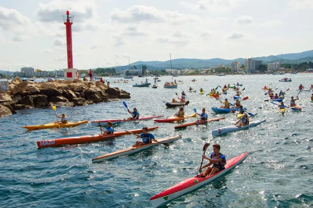El Día de la Piragua del Club Nàutic Sant Antoni cumple XXV ediciones y se celebrará el 29 de agosto, en la bahía