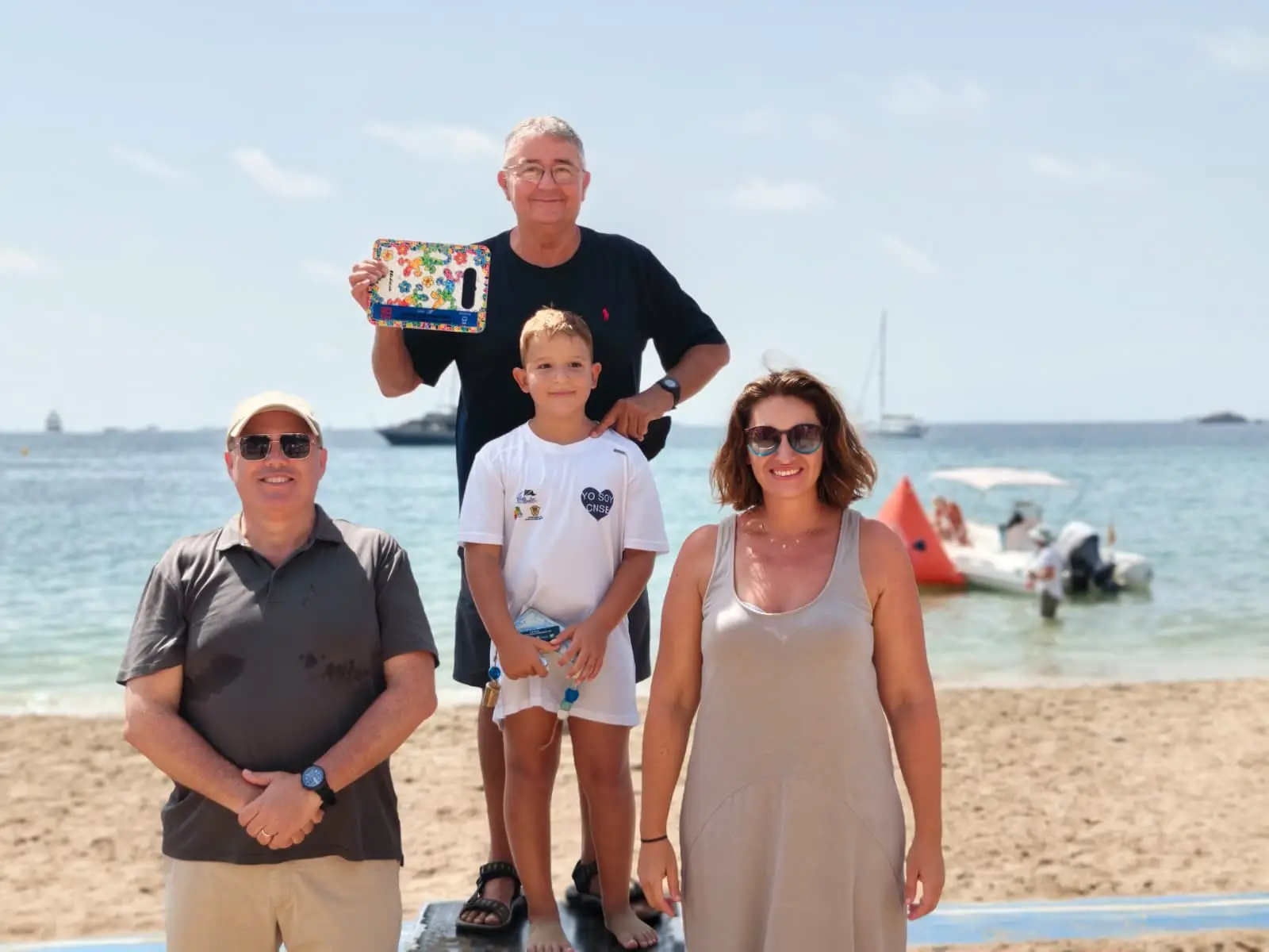 La Travesía de Natación Ciudad de Ibiza vuelve a reunir a cientos de nadadores en una brillante jornada deportiva en Figueretas