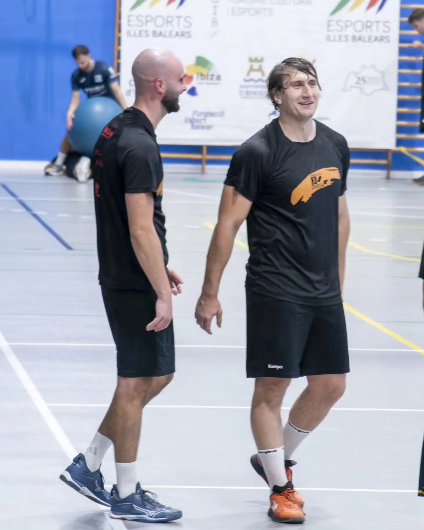 ¡A sudar la camiseta! El HC Eivissa se pone en marcha con el difícil debut liguero ante el Sinfín en el horizonte