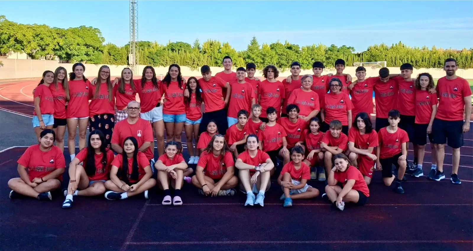 La marea roja del HC Sant Josep desembarca en Pozuelo: balonmano, formación y convivencia en la Spartan Cup 2026