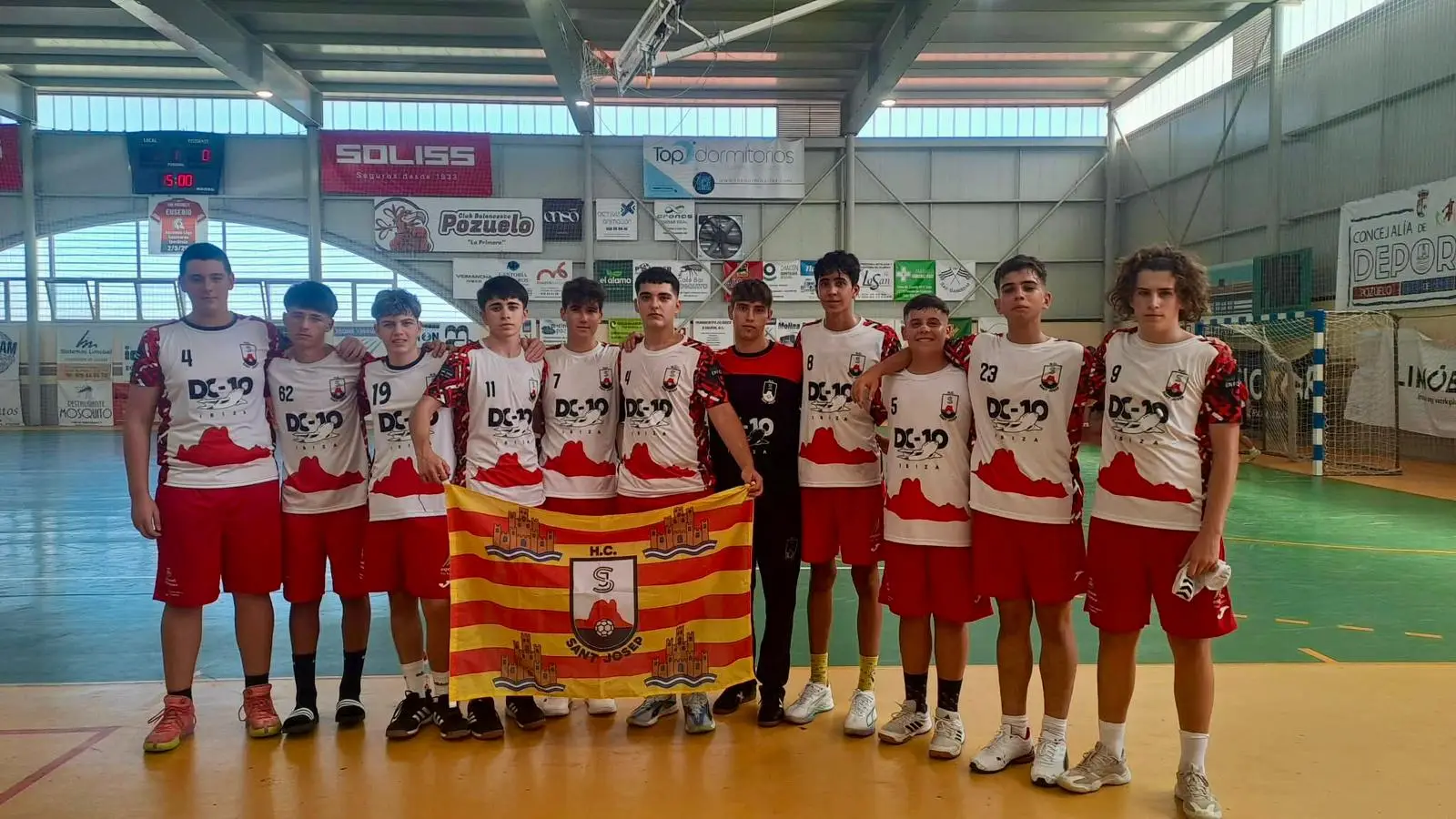 La marea roja del HC Sant Josep desembarca en Pozuelo: balonmano, formación y convivencia en la Spartan Cup 2026