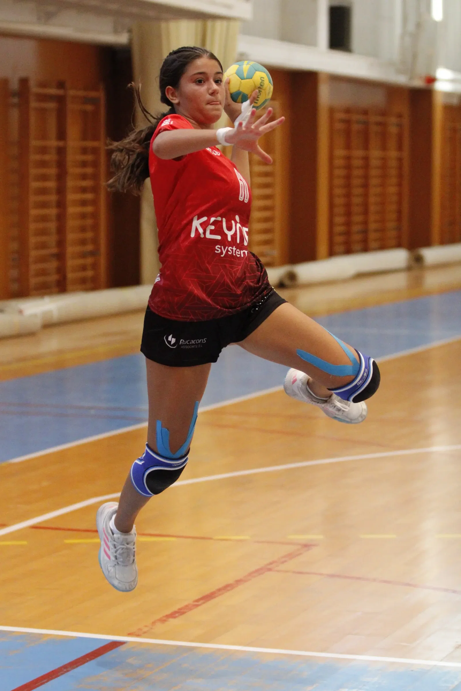 Paiporta en pista y Peña Deportiva en la arena brillan en un II Torneo de Balonmano Femenino de gran éxito organizativo