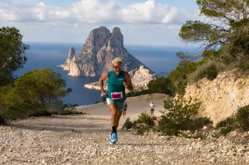 3 Días Trail Ibiza la vuelve a liar: ¡más de 1.000 inscritos y Santa Eulalia como nuevo epicentro!