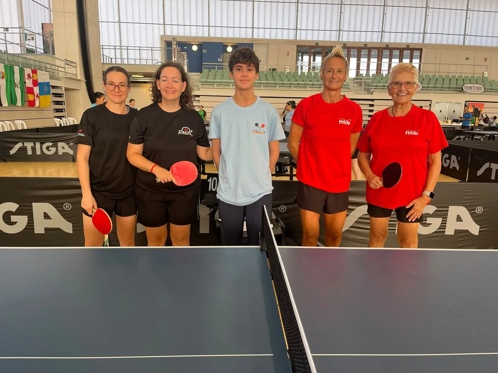 Anne Stiewe y Tini Schmid firman la gesta y se meten en semifinales. El +50 masculino acaricia la final de consolación