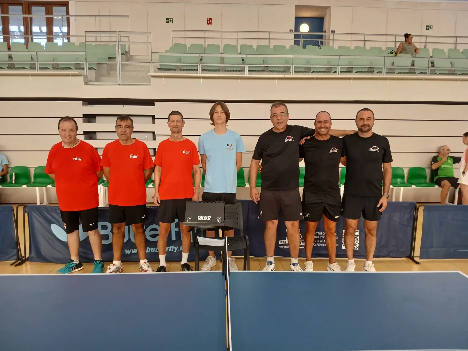 Anne Stiewe y Tini Schmid firman la gesta y se meten en semifinales. El +50 masculino acaricia la final de consolación