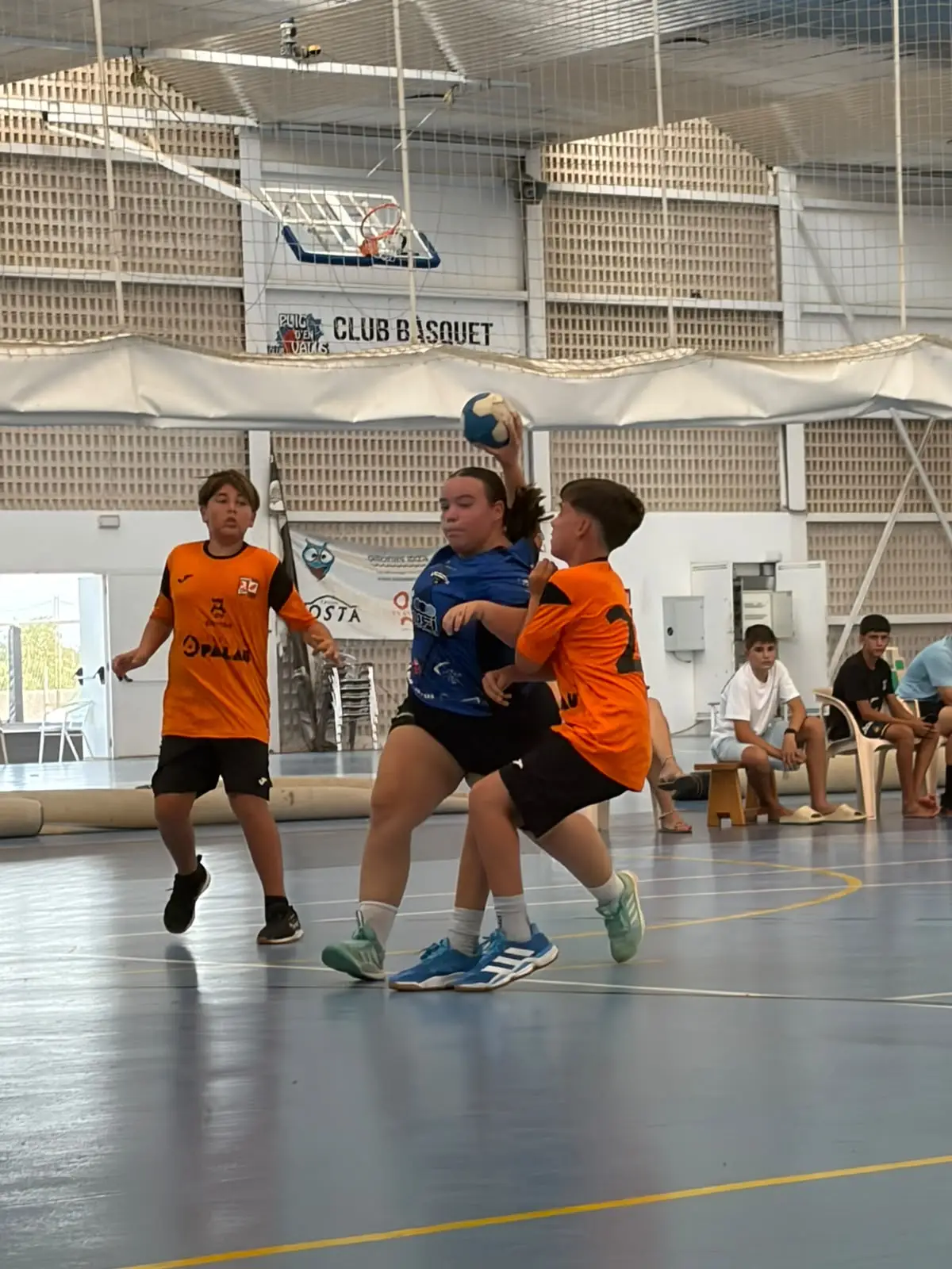 El infantil femenino del HC Puig d'en Valls arranca la pretemporada plantando cara al HC Eivissa masculino