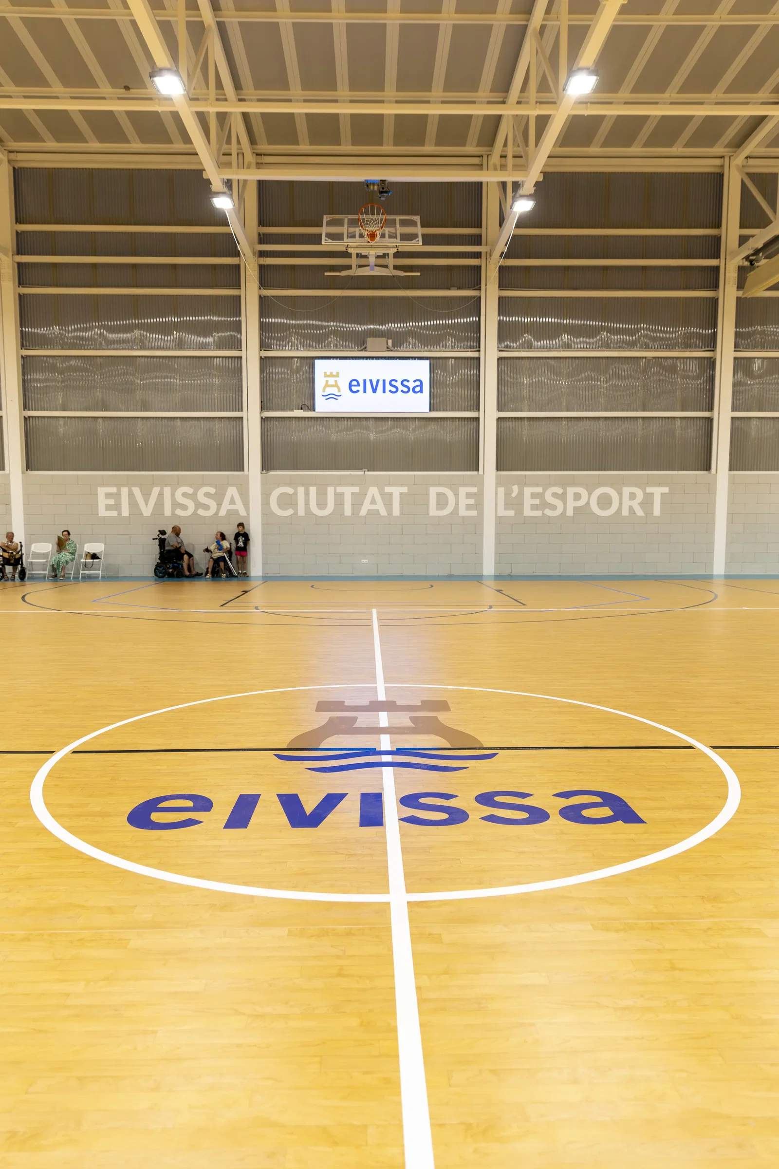 El deporte base ibicenco tiene algo muy importante que celebrar: abre sus puertas el nuevo polideportivo Paco Vázquez