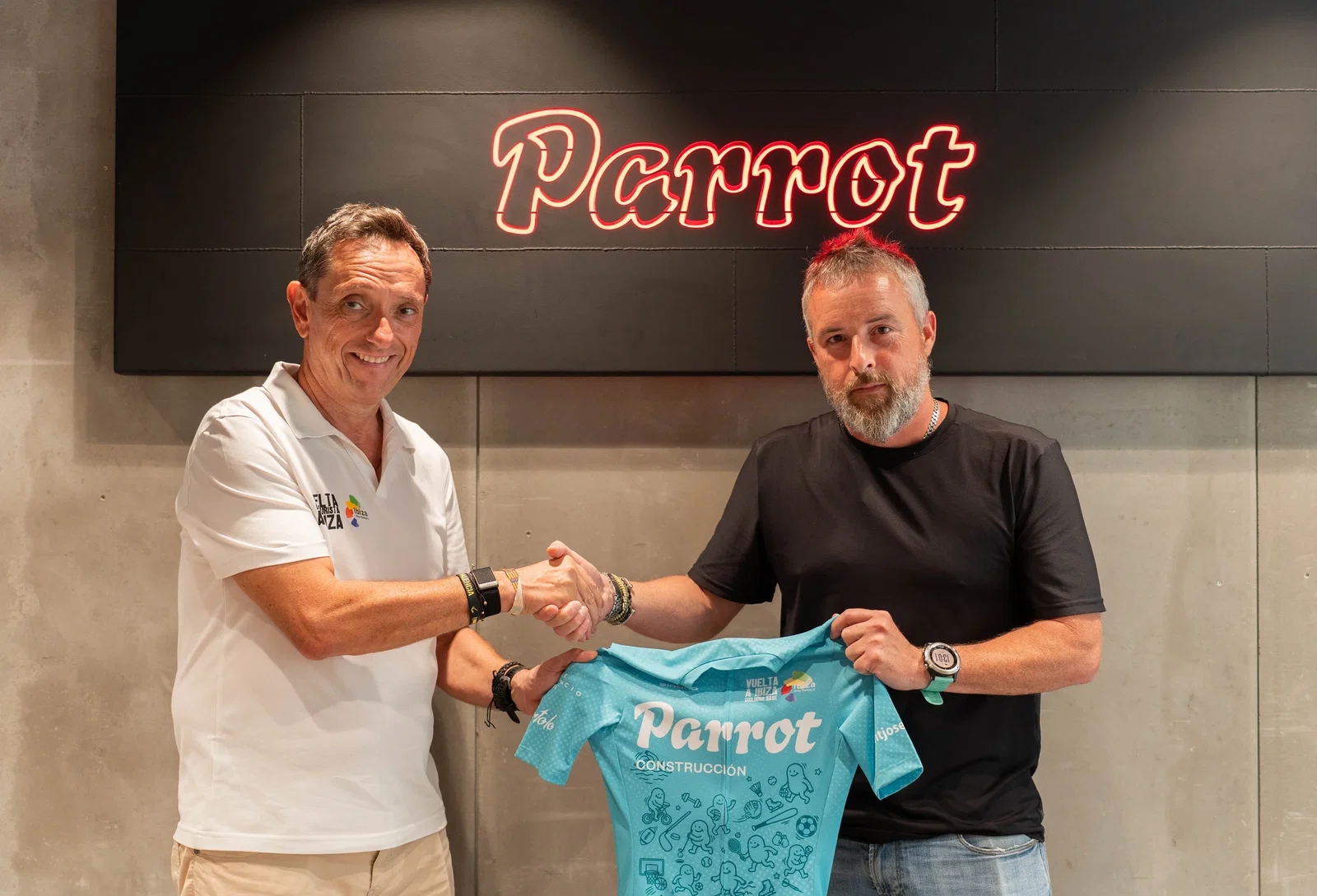 La Vuelta Ibiza Ciclismo Base by Parrot presenta su nuevo maillot y crece hasta los tres días de competición