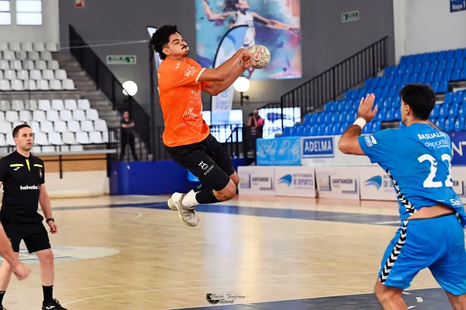 Un arranque frío condena al TRASMAPI GOBYCAR & CITUBO HC EIVISSA en un debut lleno de obstáculos (31-28)