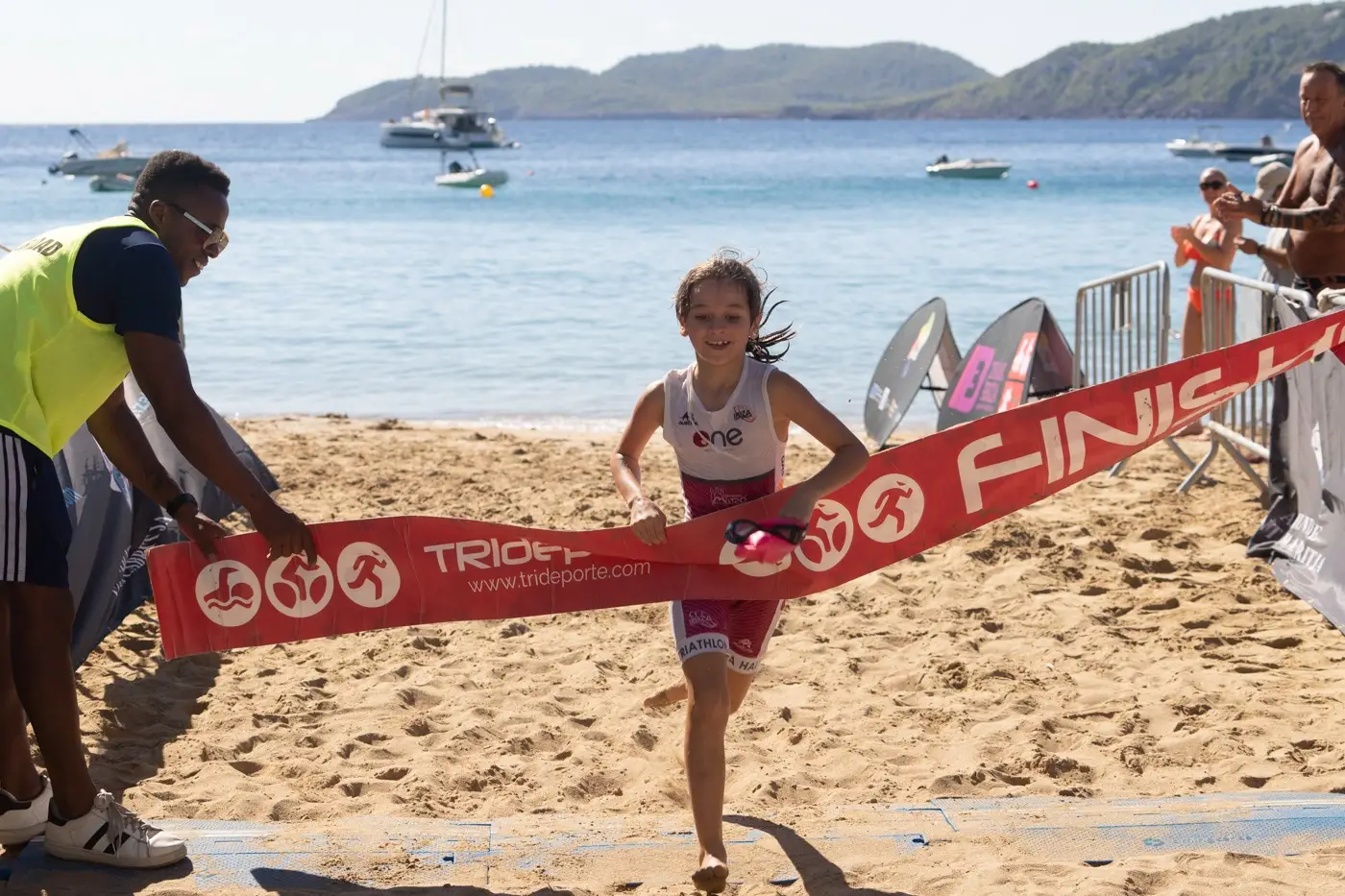 Cala San Vicente cierra la Liga de Acuatlones 2026 con una gran participación del deporte base