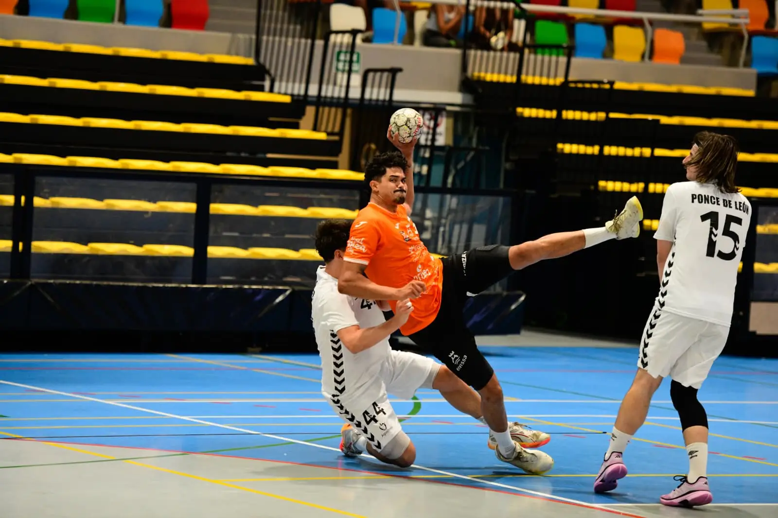 ¡Remontada épica sin premio final! El Trasmapi Gobycar Citubo HC Eivissa rasca un punto de infarto ante Agustinos (27-27)