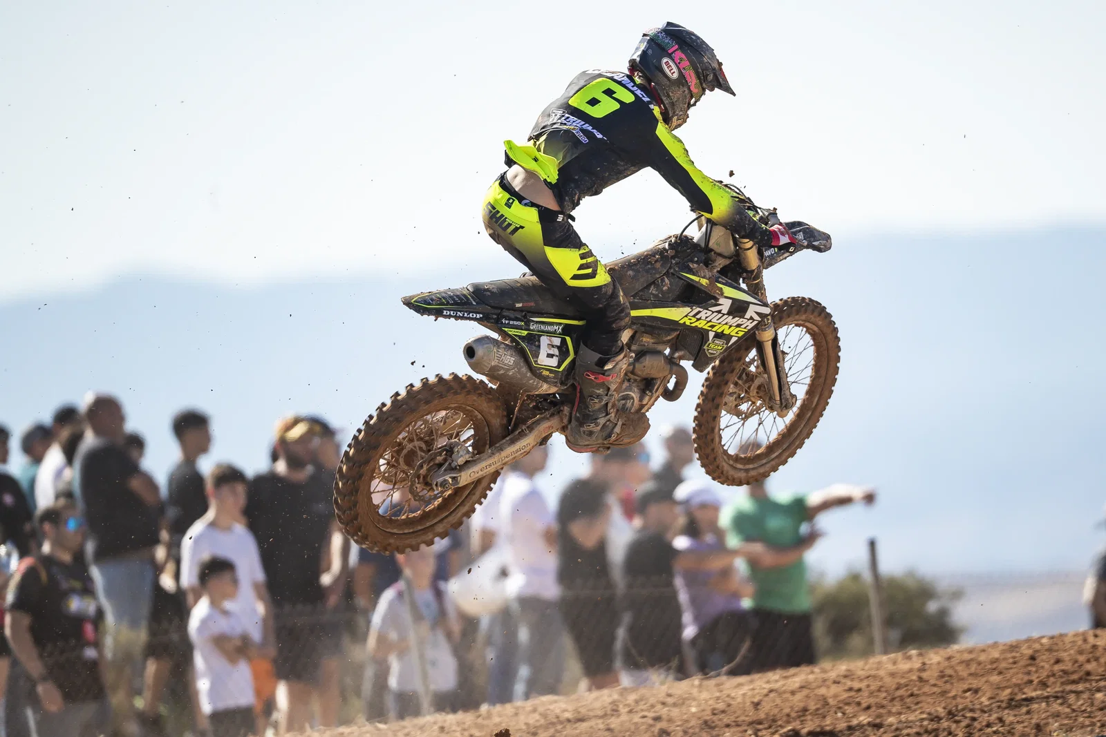 Elías Escandell firma un brillante estreno con Triumph y conquista el subcampeonato de MX2 en MotorLand Aragón.