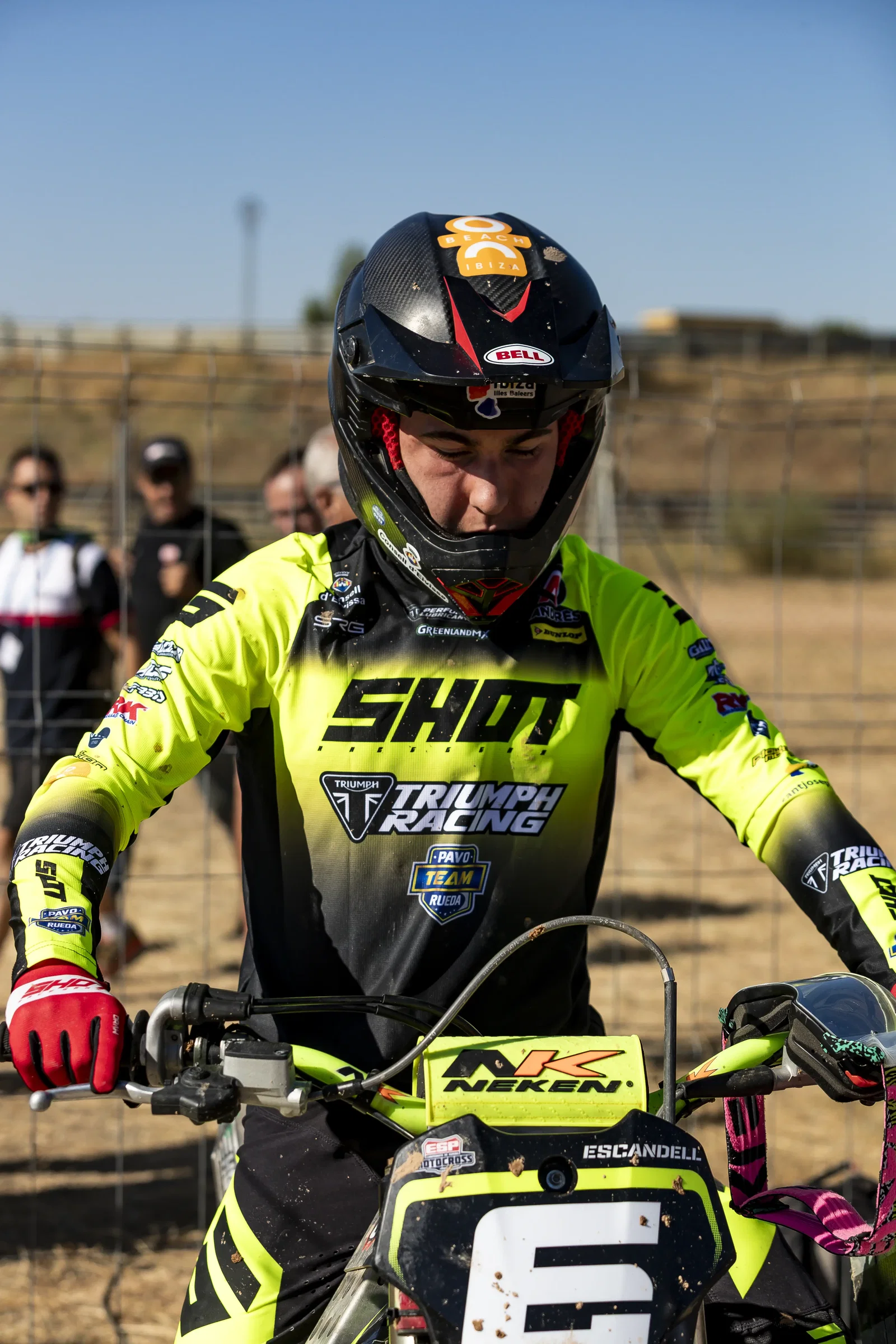 Elías Escandell firma un brillante estreno con Triumph y conquista el subcampeonato de MX2 en MotorLand Aragón.