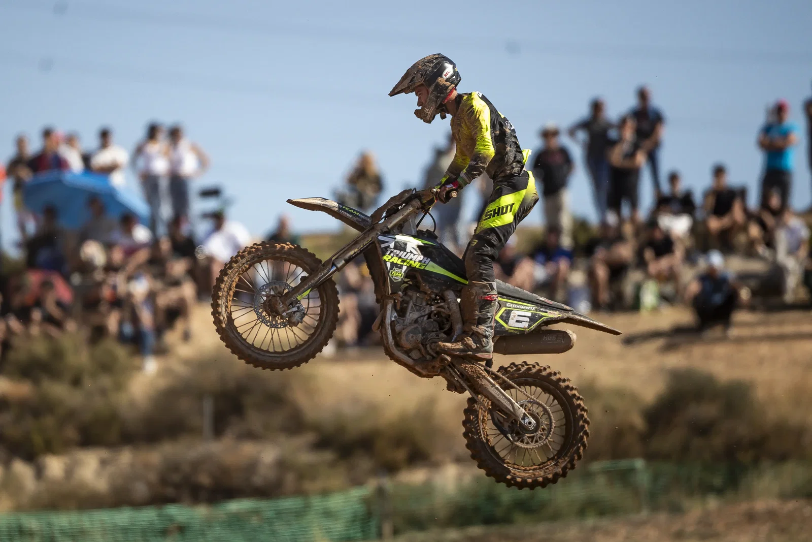 Elías Escandell firma un brillante estreno con Triumph y conquista el subcampeonato de MX2 en MotorLand Aragón.