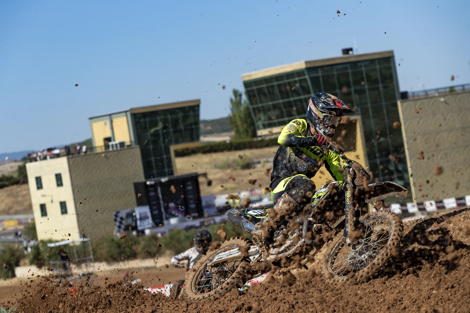 Elías Escandell firma un brillante estreno con Triumph y conquista el subcampeonato de MX2 en MotorLand Aragón.