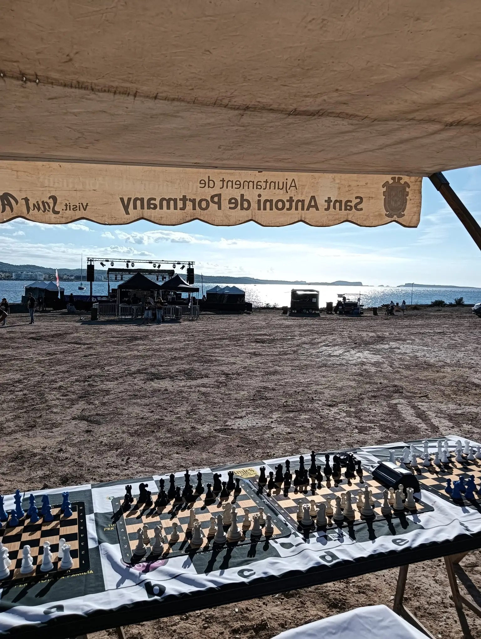 Tableros al atardecer: El ajedrez se suma a la fiesta del Night Glow Festival en Ses Variades