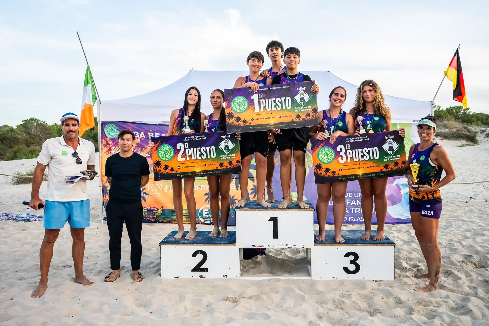 FORMENTERA HACE HISTORIA: 150 DEPORTISTAS CONVIERTEN CALA SAONA EN UNA GRAN FIESTA DEL VÓLEY PLAYA
