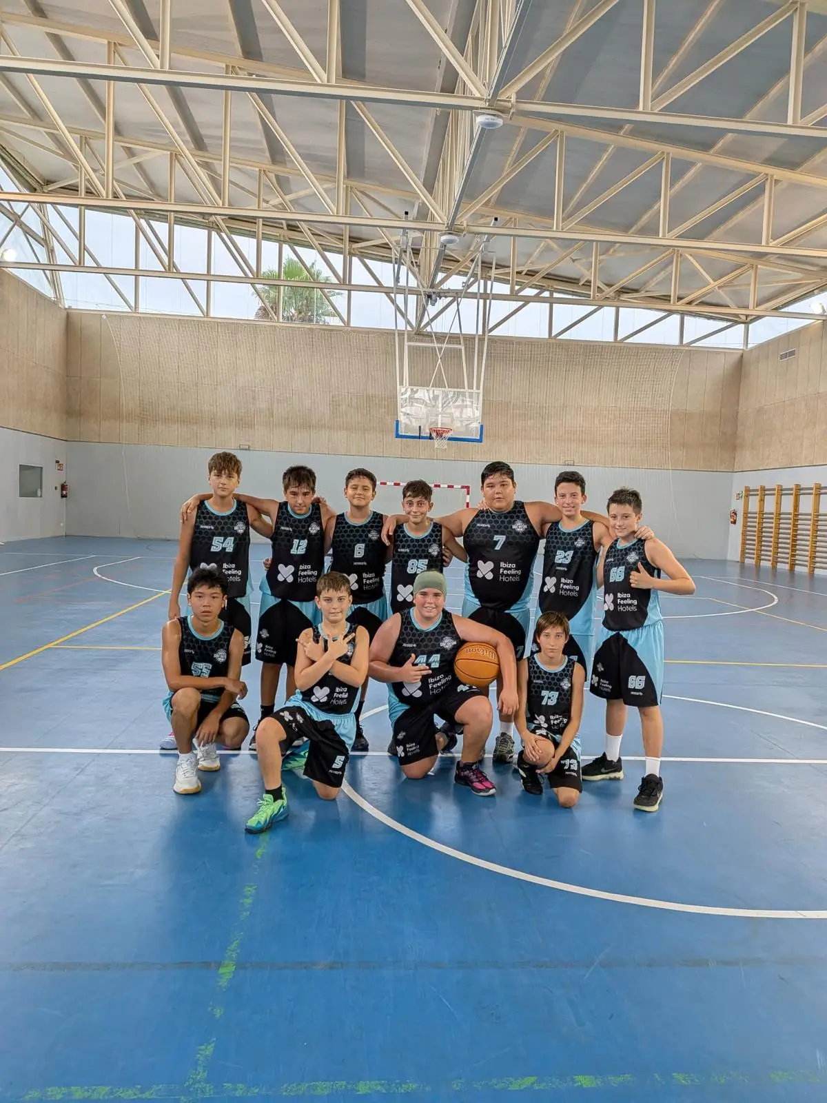 La cantera masculina del Bàsquet Sant Antoni continúa creciendo en una jornada de buenos resultados y aprendizaje