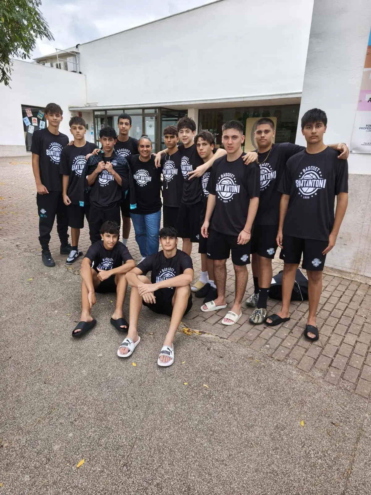 La cantera masculina del Bàsquet Sant Antoni continúa creciendo en una jornada de buenos resultados y aprendizaje
