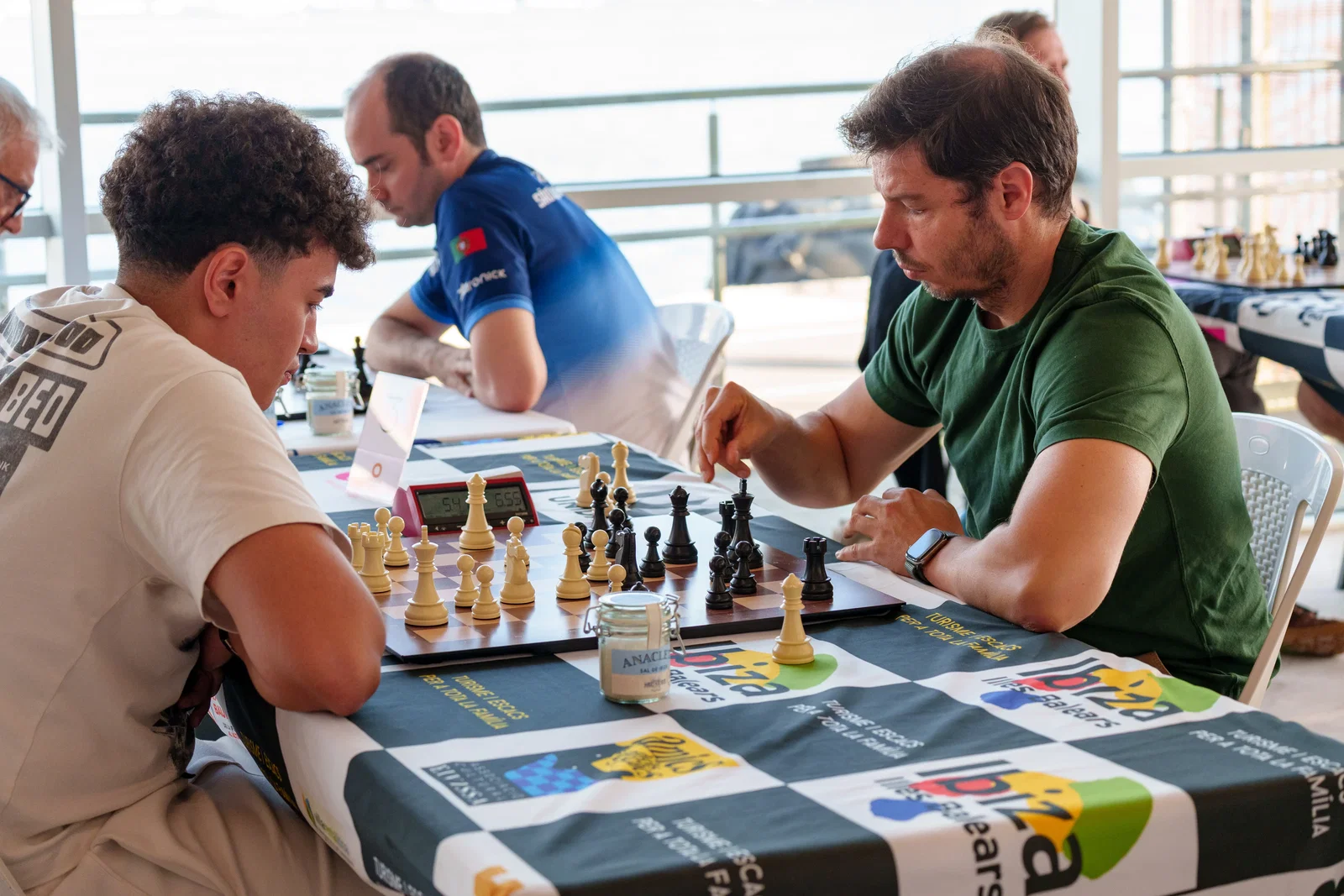 Ibiza Chess Festival 2026 - el grande maestro ucraniano Ruslan Ponomariov domina las dos competiciones.