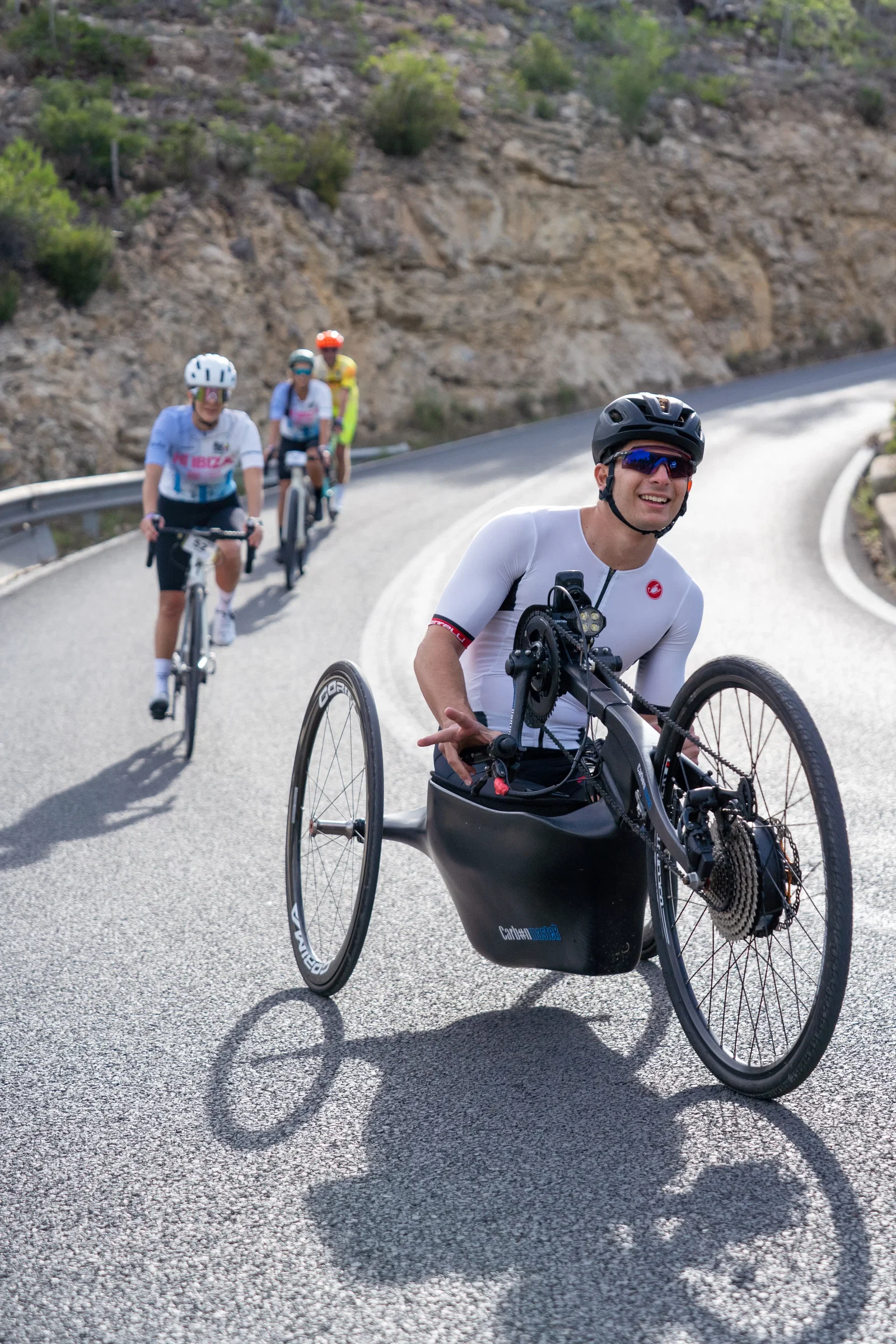 Primera etapa de la Vuelta Cicloturista a Ibiza Campagnolo con un emotivo homenaje a David Ibáñez