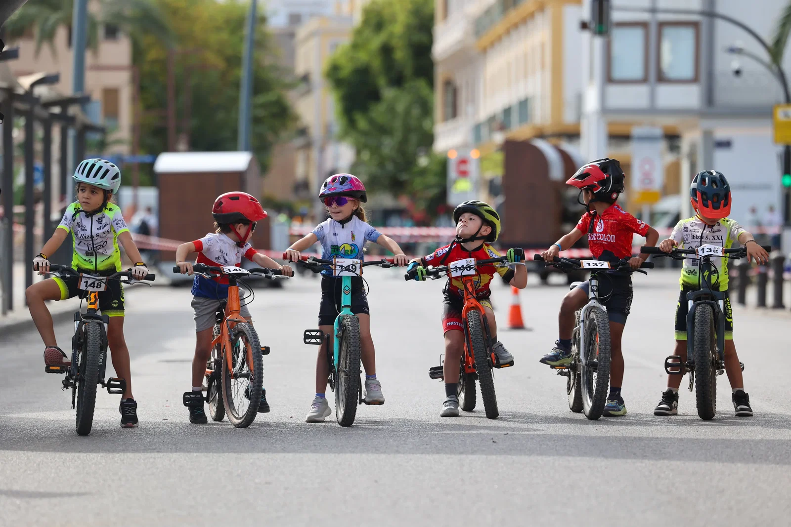 Los jóvenes ciclistas toman Ibiza en el estreno de la Vuelta Ibiza Ciclismo Base by Parrot
