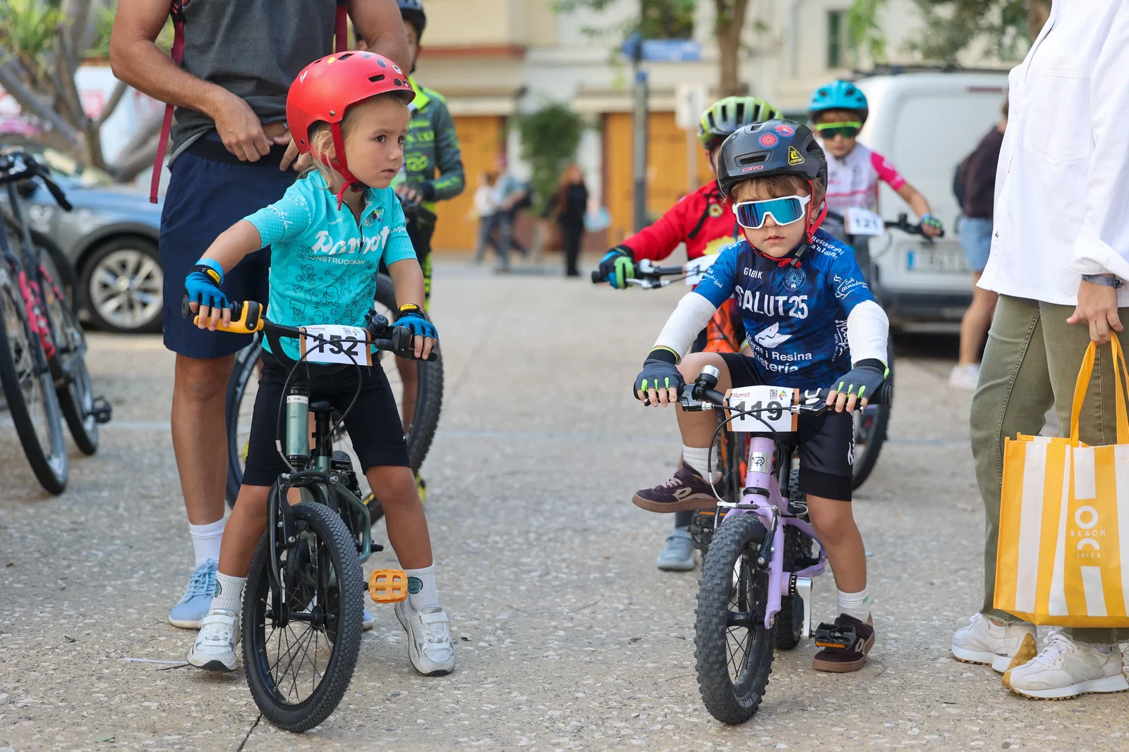 Los jóvenes ciclistas toman Ibiza en el estreno de la Vuelta Ibiza Ciclismo Base by Parrot