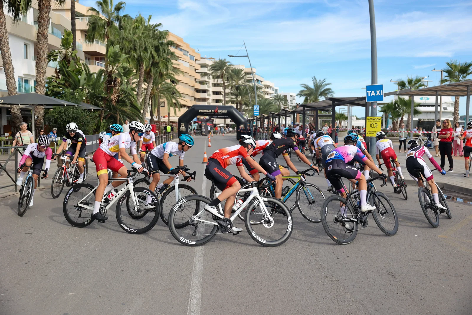 Los jóvenes ciclistas toman Ibiza en el estreno de la Vuelta Ibiza Ciclismo Base by Parrot