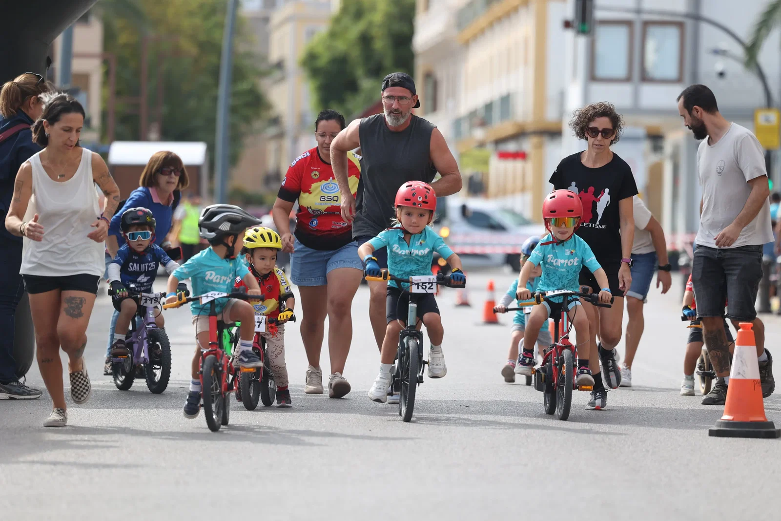 Los jóvenes ciclistas toman Ibiza en el estreno de la Vuelta Ibiza Ciclismo Base by Parrot