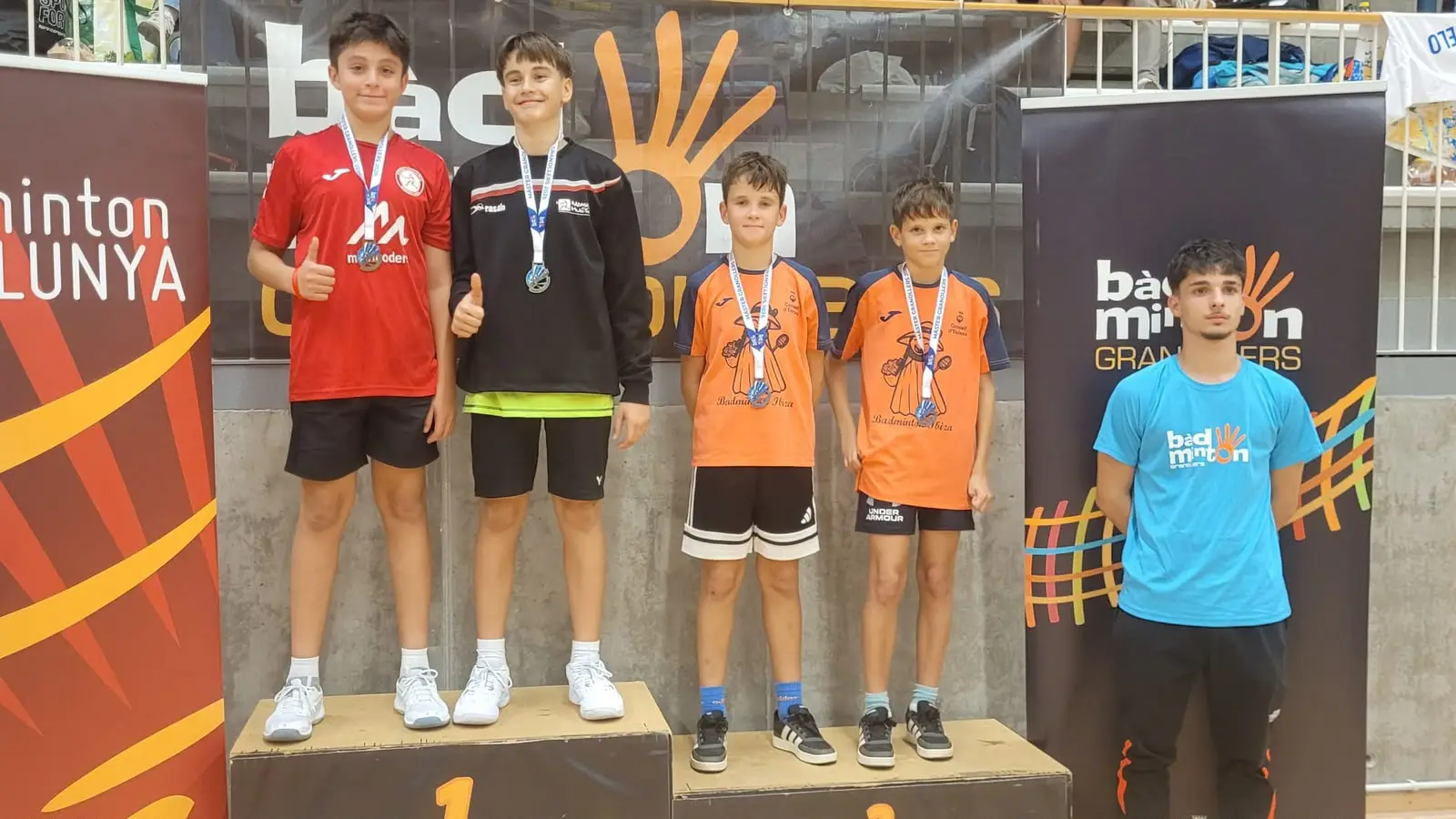Exhibición del Club Bádminton Ibiza en Granollers: Lluvia de podios entre la categoría absoluta y la cantera