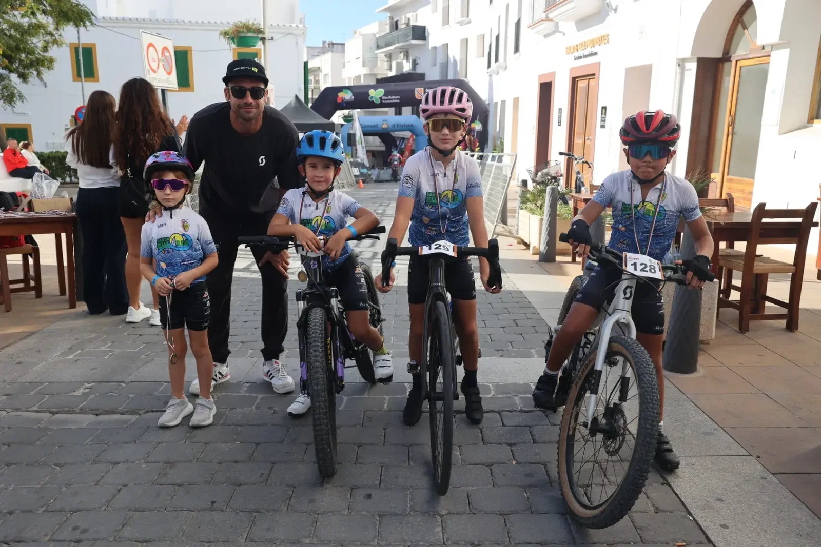 Sant Antoni corona a los protagonistas de la Vuelta a Ibiza Ciclismo Base by Parrot