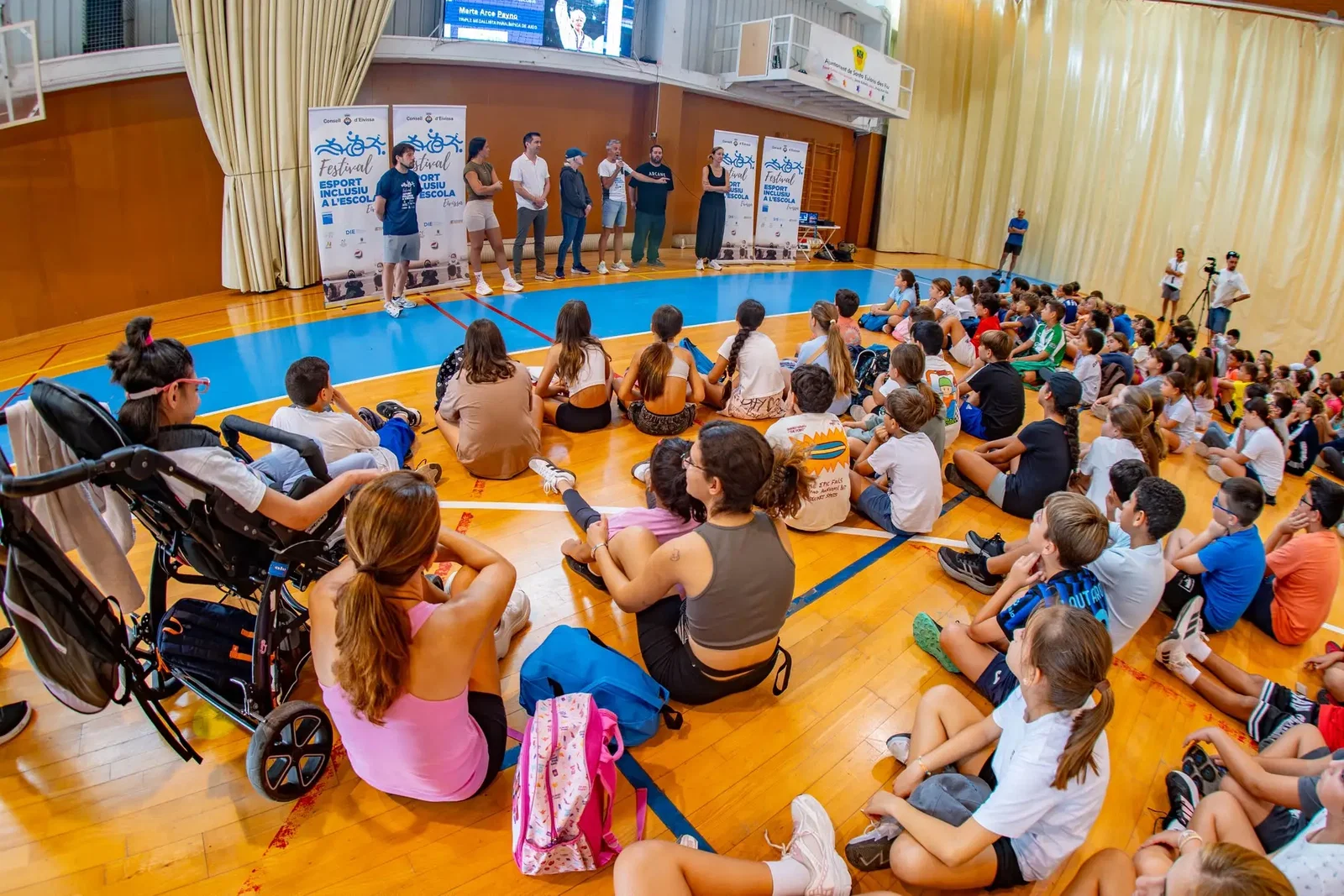 Marta Arce inspira a los más jóvenes en Santa Eulària en el arranque del sexto programa de Deporte Inclusivo en la Escuela