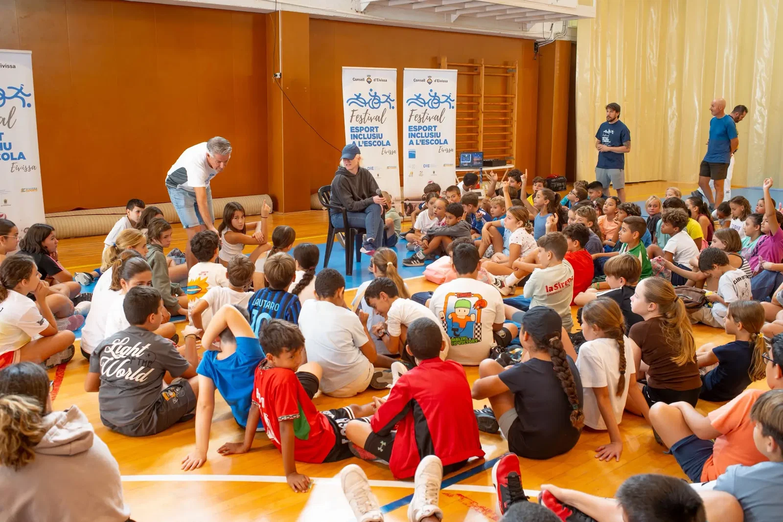 Marta Arce inspira a los más jóvenes en Santa Eulària en el arranque del sexto programa de Deporte Inclusivo en la Escuela