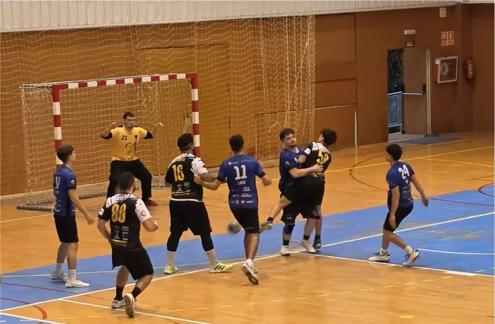 ¡Juventud y esfuerzo! Sa Ferradura Puchi sobrevive a las bajas y se lleva el partido ante la Peña Deportiva